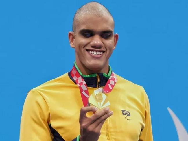 O nadador Wendell Belarmino conquistou o ouro nos 50m livre da classe S11 e integrou o revezamento 4x100m livre classe 49 que foi prata