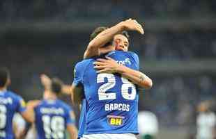 Cruzeiro ampliou sua vantagem no primeiro tempo com gol de Barcos, aos 26 minutos: 1 a 0