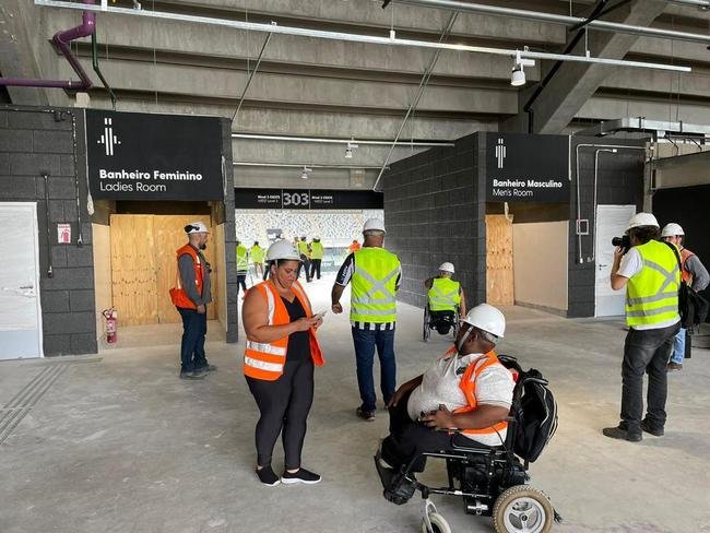 Fotos da visita feita por pessoas com deficincia na Arena MRV, nesta quinta-feira (9/2)
