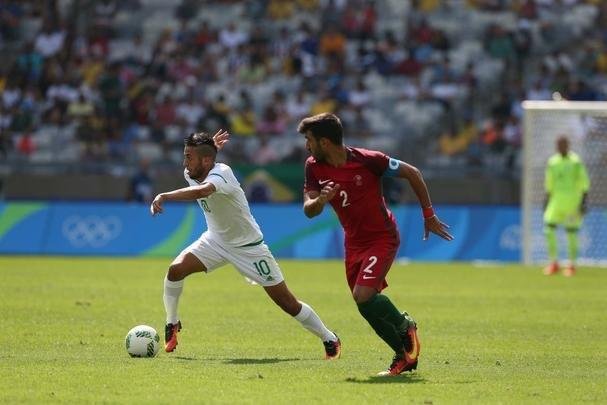 Portugal e Arglia empataram por 1 a 1 no Mineiro. Resultado fez os lusitanos avanarem s quartas de final em primeiro. Honduras passou em segundo. Surpreendentemente, Argentina est eliminada dos Jogos do Rio j na primeira fase do futebol masculino 