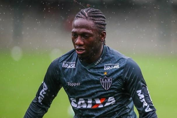 Atltico treinou sob chuva intensa na Cidade do Galo nesta quinta-feira  tarde