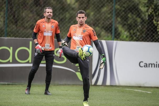 Atlético treina com Victor e Jair em campo; veja fotos
