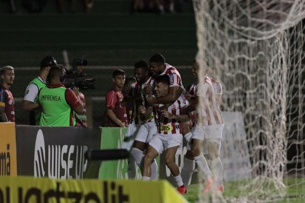 Timbu venceu a equipe paranaense fora de casa com gols de Jean Carlos e Matheus Carvalho