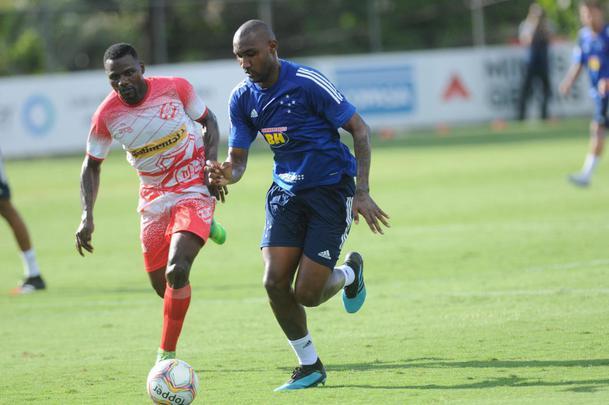 Cruzeiro venceu Democrata de Sete Lagoas por 5 a 1, nesta tera-feira, na Toca da Raposa II