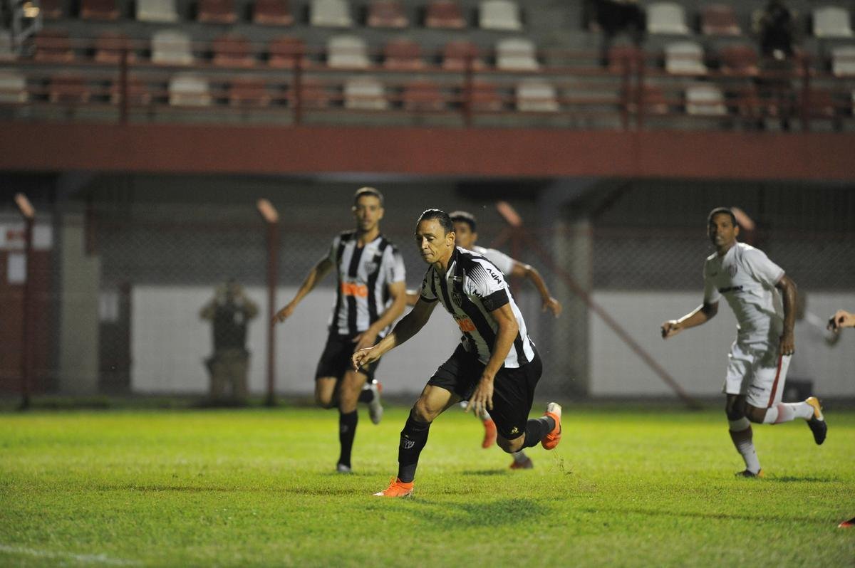 Villa Nova e Atltico se enfrentaram no Alapo do Bonfim, em Nova Lima, pelo Campeonato Mineiro