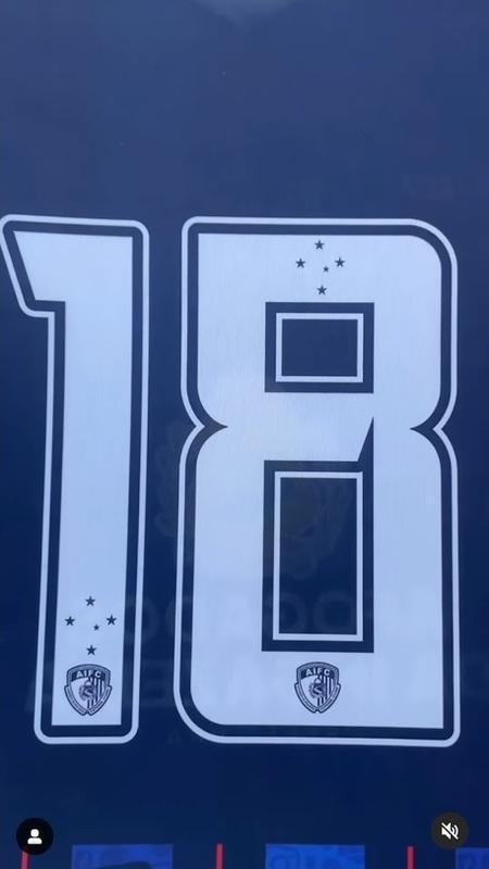 No nmero, s costas, h as estrelas do escudo do Cruzeiro