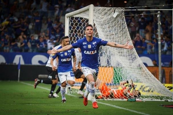 Thiago Neves colocou o Cruzeiro em vantagem no primeiro tempo e balançou o Mineirão