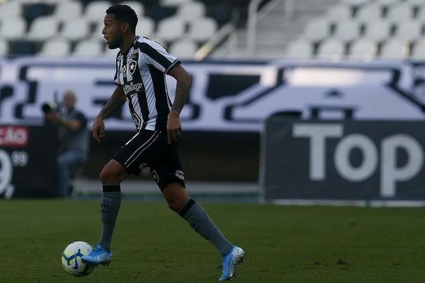 Fotos da vitória do Botafogo sobre o Atlético, por 2 a 1, no Engenhão, pela 18ª rodada do Brasileiro