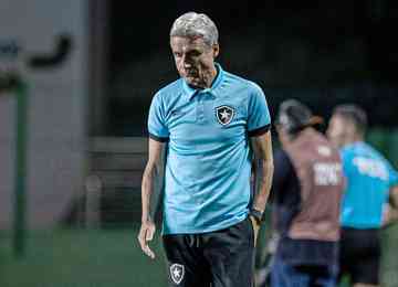 Segundo a imprensa árabe, semana será importante para definição do futuro do treinador