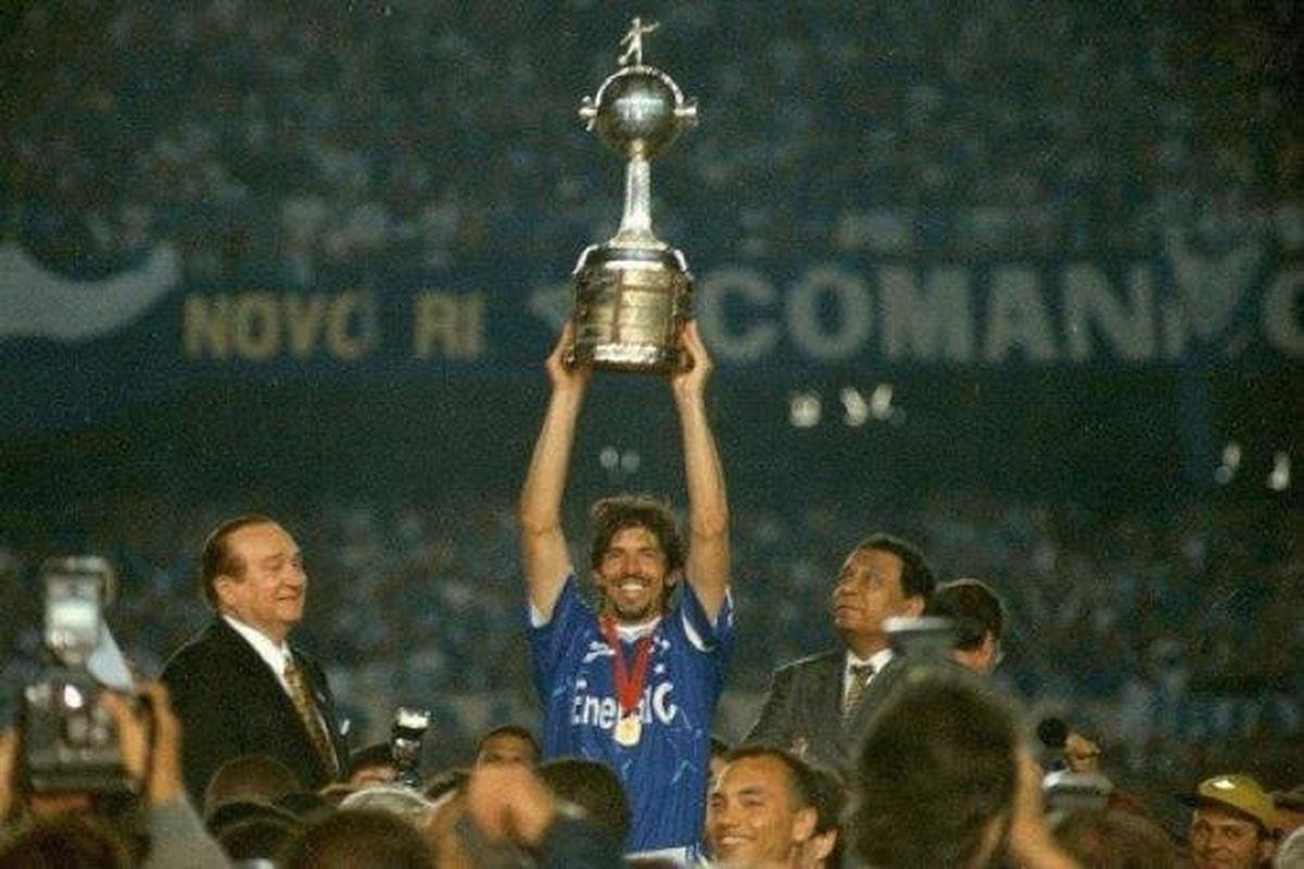 O Cruzeiro foi  final da Libertadores quatro vezes, nos anos de 1976, 1977, 1997 e 2009. O clube levantou a taa em 1976, sobre o River Plate-ARG; e em 1997, sobre o Sporting Cristal-PER.
