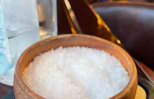 O sal, que fez a fama do turco Nusret Gke, dono do Nurs-Et