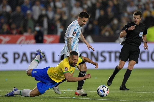 Sem Neymar, Brasil encarou a Argentina em clssico agitado pelas Eliminatrias