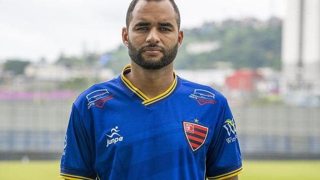 Pablo de Barros: Volante de 33 anos. Est no Oeste desde 2023