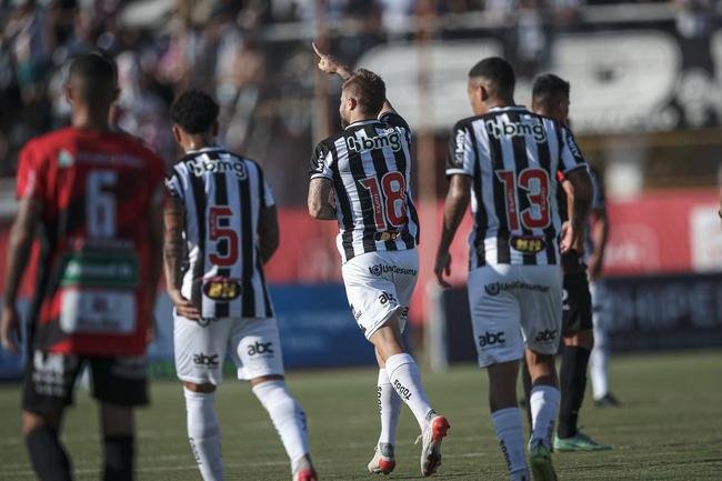Fotos do jogo entre Pouso Alegre e Atltico, pelo Mineiro