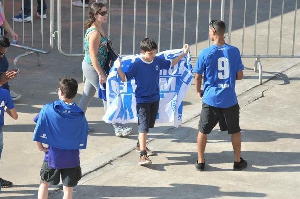 Imagens das torcidas de Cruzeiro e So Paulo no Mineiro