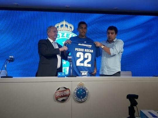 Pedro Rocha foi apresentado pelo Cruzeiro na tarde desta sexta-feira (05/04)