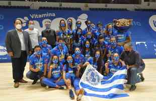 Fotos da chegada das jogadoras do Minas em Belo Horizonte, aps a equipe vencer o Praia Clube e conquistar a Superliga Feminina de Vlei.