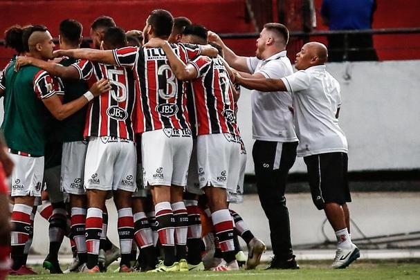 Equipes se enfrentaram pela sétima rodada do Campeonato Pernambucano no estádio do Arruda