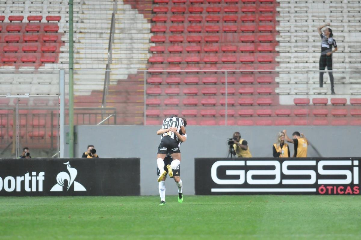 Fotos da vitria do Atltico sobre o Cear, por 2 a 1, no Independncia, com gols de Otero e Luan. Thiago Gallhardo descontou para os cearenses