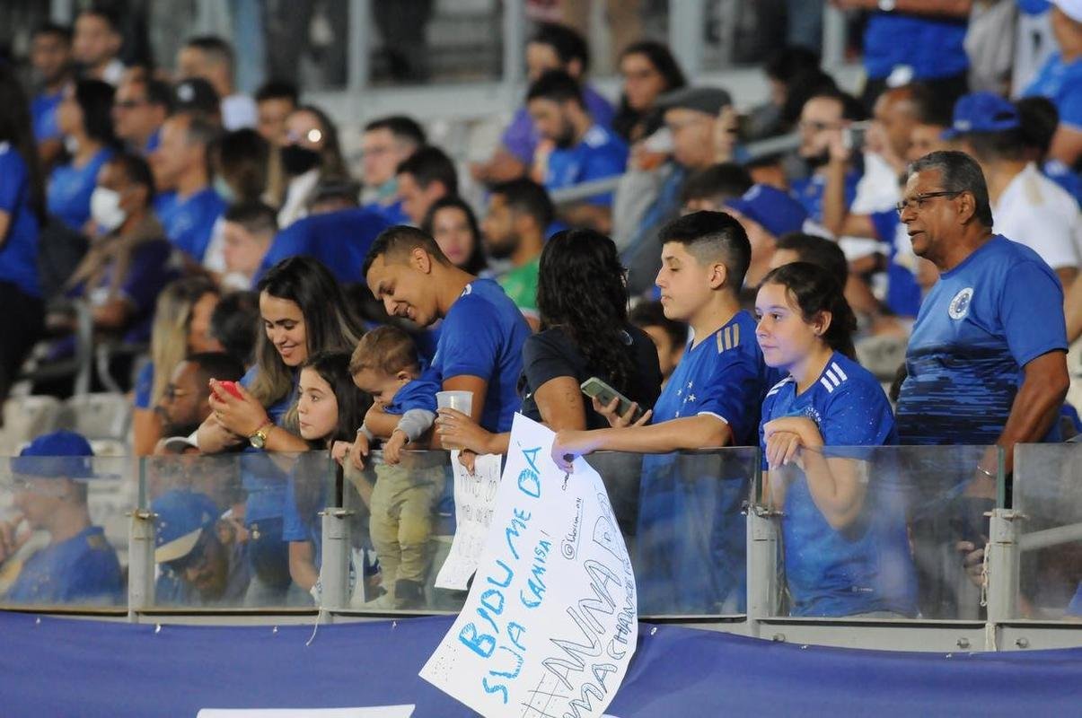 Torcida do Cruzeiro deu show mais uma vez e lotou o Mineiro na partida contra o CRB pela 11 rodada da Srie B