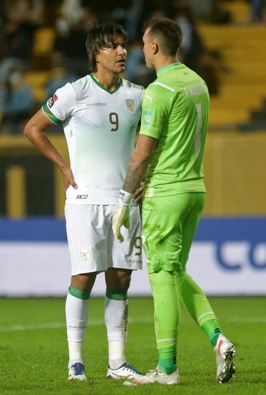 Marcelo Moreno marca dois gols em derrota da Bolvia para o Uruguai, por 4 a 2, em Montevidu, pelas Eliminatrias da Copa. Atacante do Cruzeiro tem agora oito gols e lidera artilharia do torneio