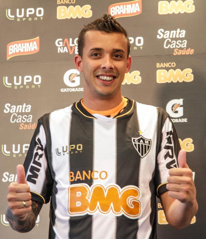 Pedro Botelho - lateral-esquerdo