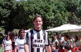 2003 - Uniforme produzido pela Umbro