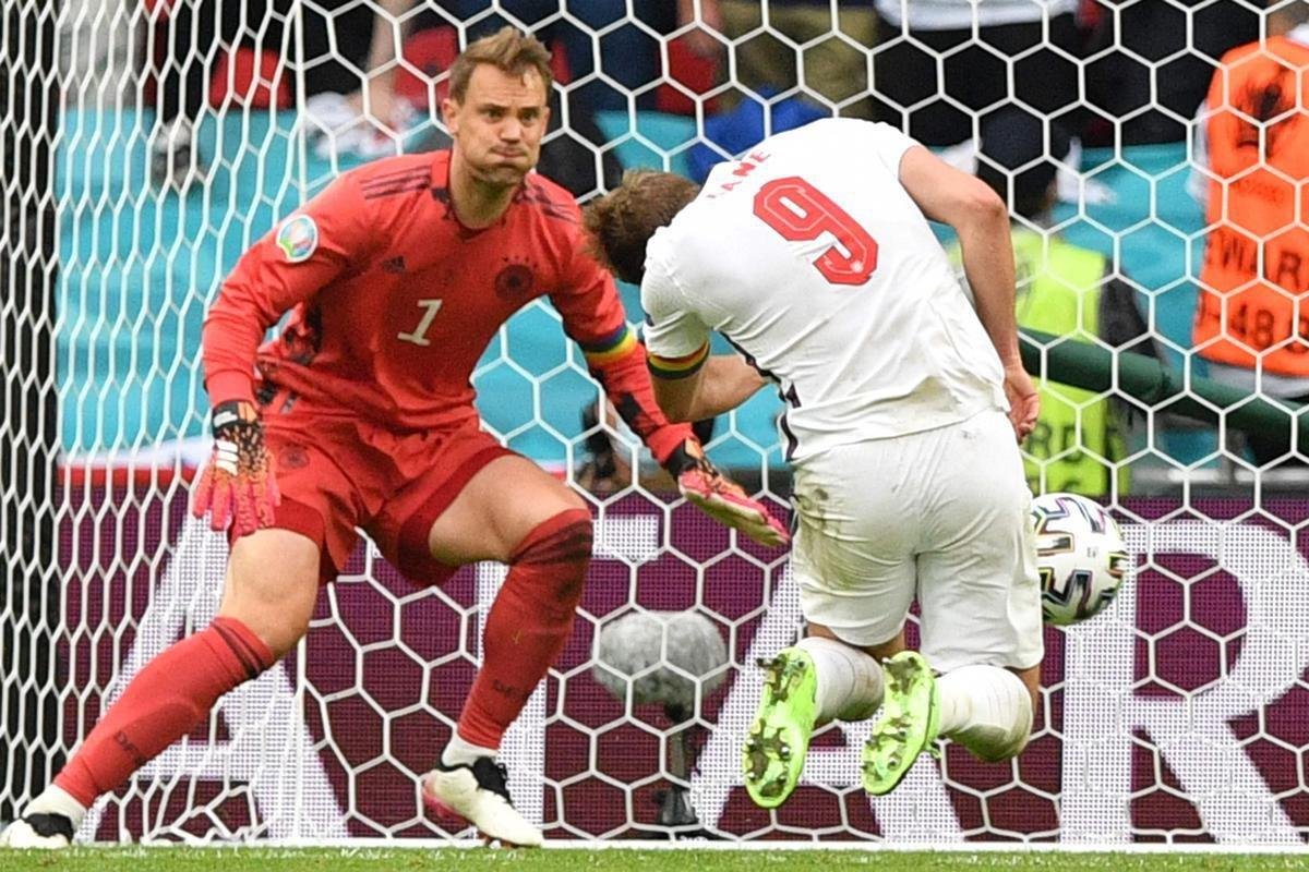 Fotos do gol de Harry Kane, da Inglaterra, sobre a Alemanha, em Wembley. Ingleses venceram por 2 a 0 e avanaram s quartas de final da Eurocopa