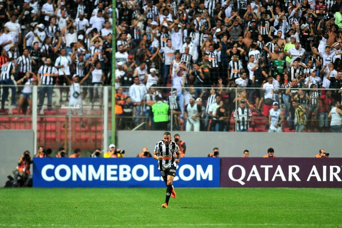 Lances do primeiro tempo de Atltico x La Equidad, no primeiro tempo