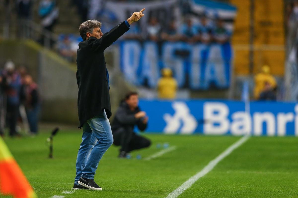 Grmio jogou melhor e conseguiu vitria por 2 a 0 sobre o Atltico na Arena, em Porto Alegre, pela 13 rodada do Campeonato Brasileiro