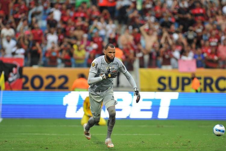 Fotos da vit�ria do Atl�tico sobre o Flamengo por 8 a 7 na decis�o por p�naltis da final da Supercopa do Brasil, na Arena do Pantanal, em Cuiab�. Everton foi o grande her�i do Galo ao pegar a cobran�a que resultou na conquista