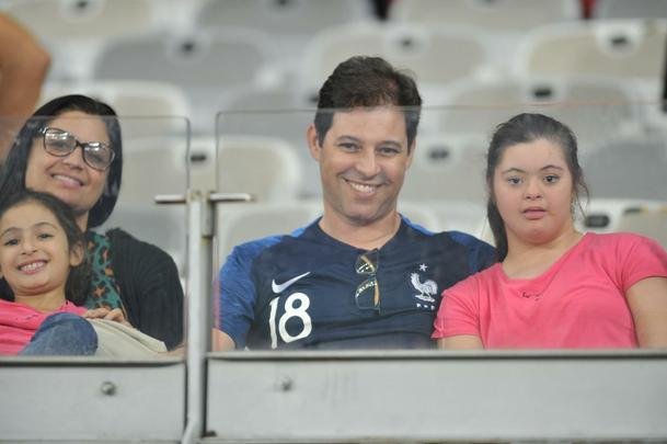 Fotos das torcidas de Uruguai e Equador no Mineiro