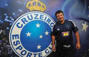 Tcnico Adilson Batista, do Cruzeiro, durante entrevista ao Superesportes / Estado de Minas
