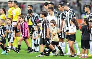 Mascotinhos do Atltico no jogo contra o Juventude, no Mineiro, pelo Campeonato Brasileiro de 2022