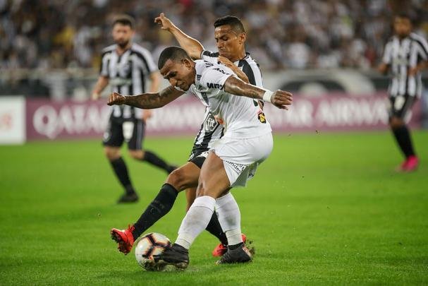 Fotos do duelo entre Botafogo e Atltico, no Estdio Nilton Santos, no Rio, pela ida das oitavas de final da Copa Sul-Americana