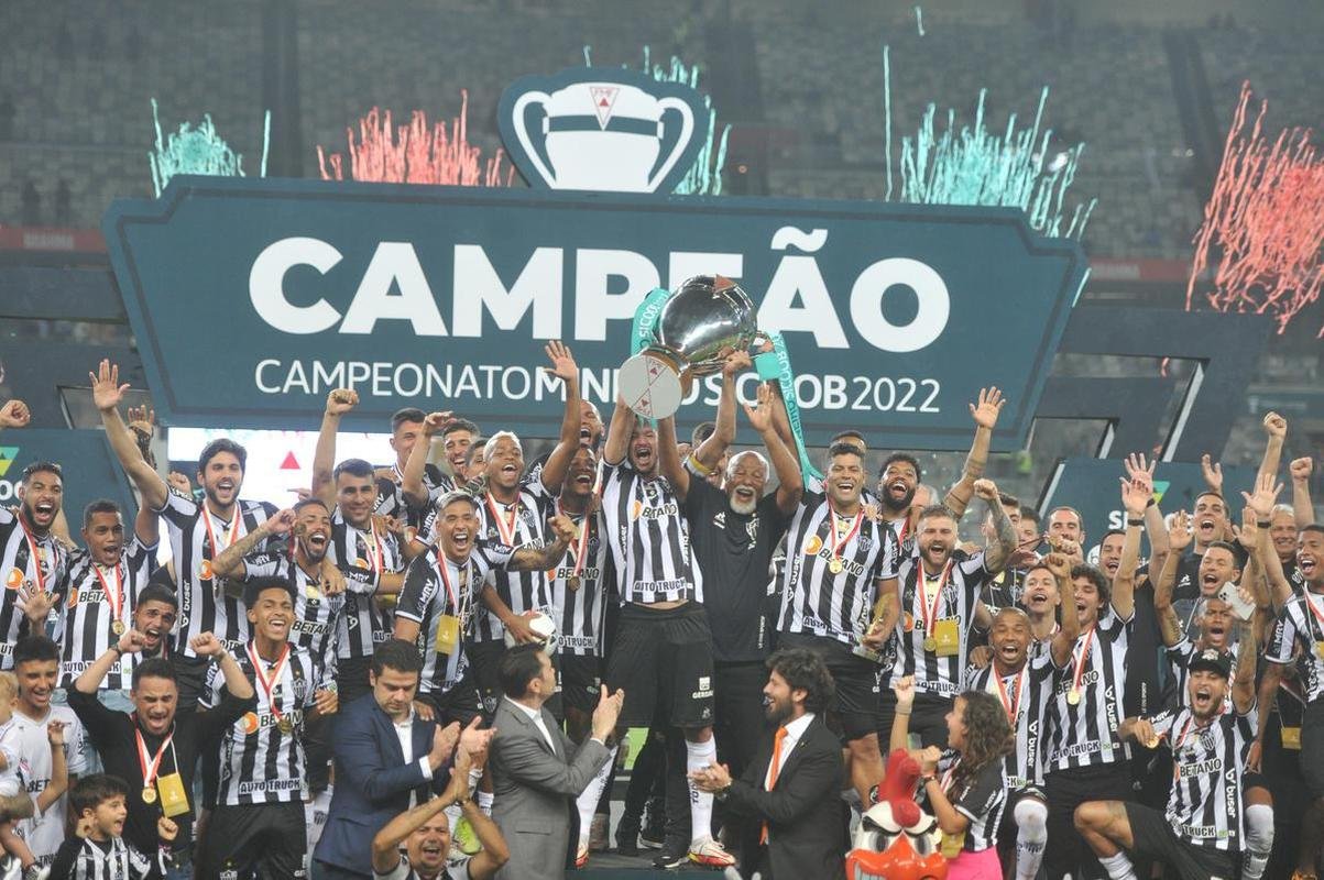 Festa do Atltico no Mineiro pela conquista do tricampeonato mineiro. Galo derrotou o Cruzeiro por 3 a 1 na final nica do estadual. Gols foram de Hulk (2) e Nacho
