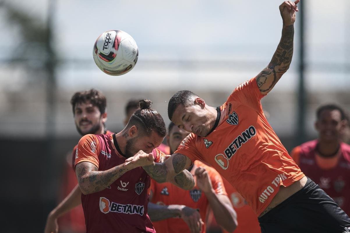 Fotos do primeiro treino de Junior Alonso no retorno ao Atltico