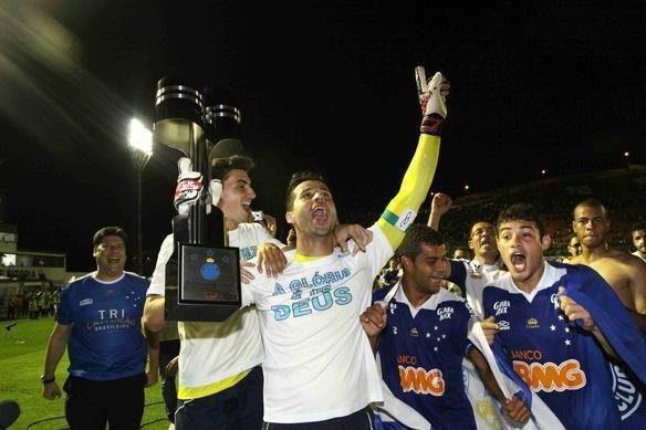 Festa dos jogadores do Cruzeiro no Barrado com a conquista do tricampeonato brasileiro