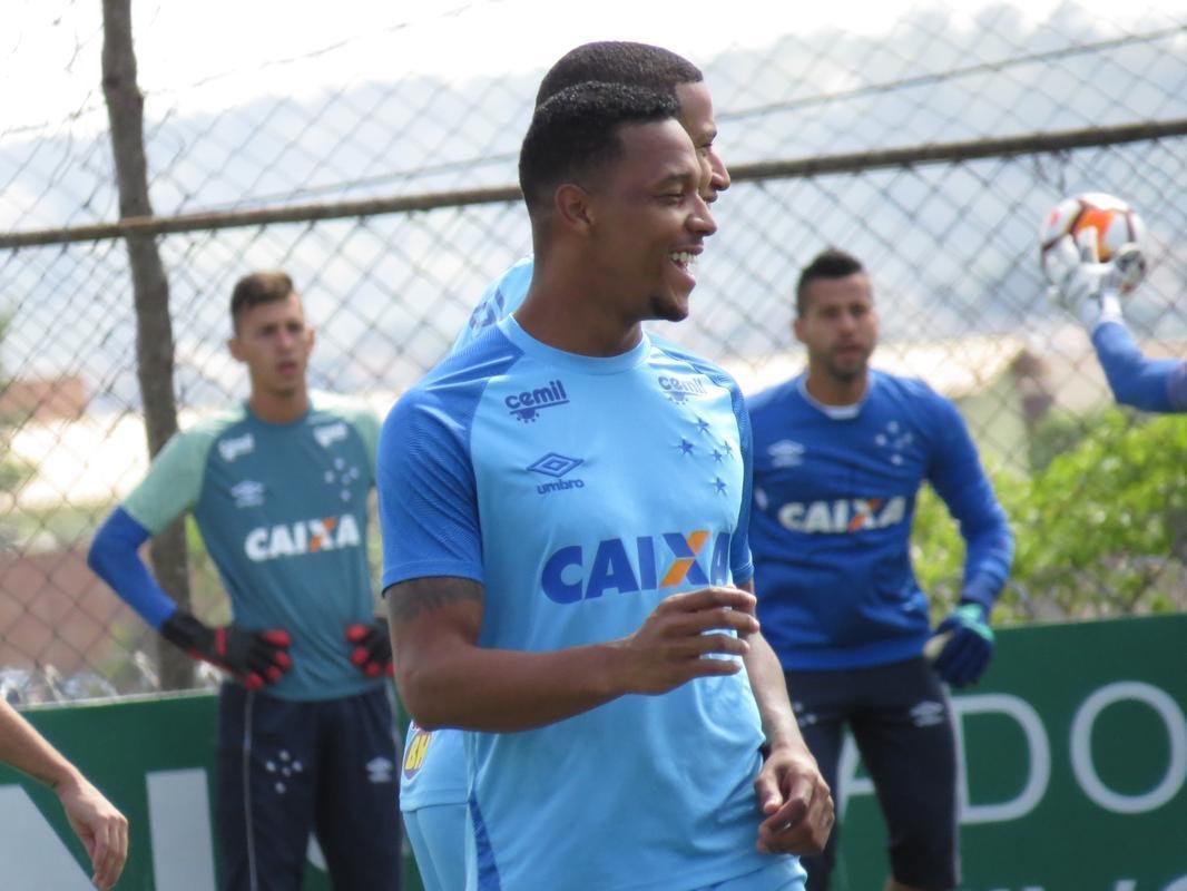 O Cruzeiro fez, nesta tera-feira, o ltimo treino em BH antes da viagem para Santiago, onde enfrenta a Universidad de Chile, pela Copa Libertadores