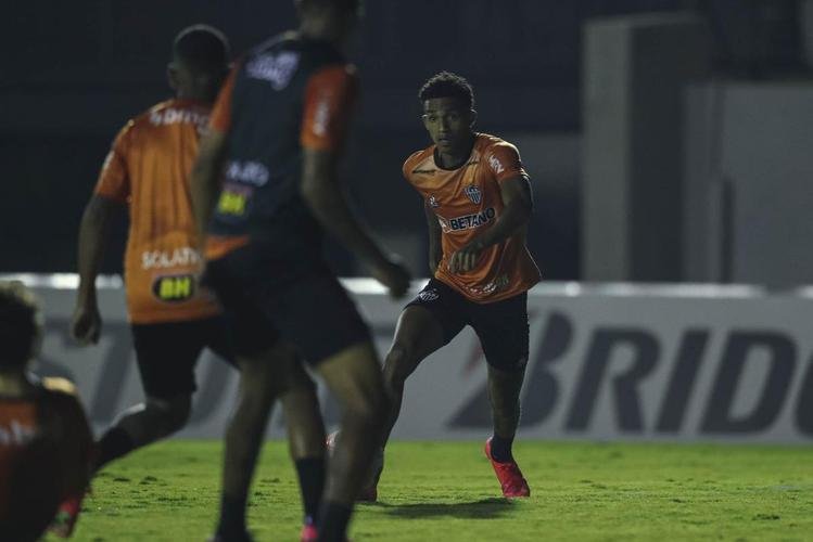 Tcnico Cuca comandou atividade do Atltico no CT da Conmebol no Paraguai 