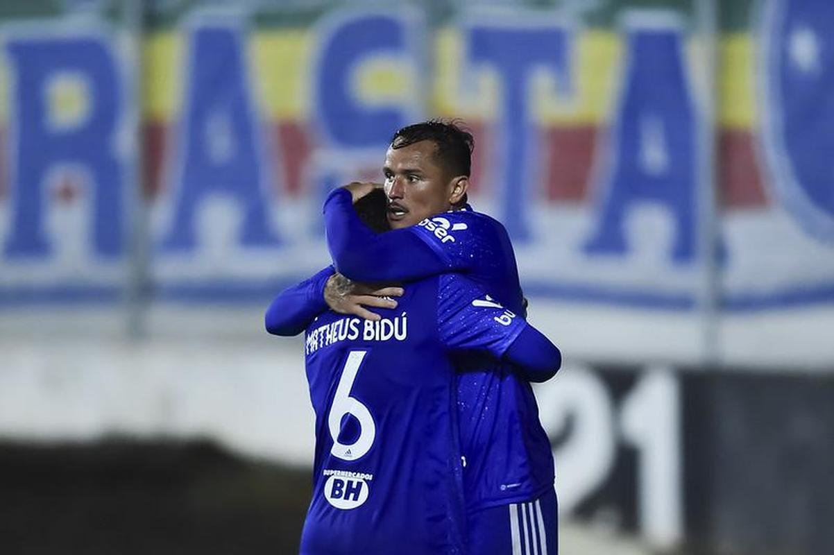 Ponte Preta x Cruzeiro: veja as fotos do jogo no Moiss Lucarelli, em Campinas, pela 32 rodada da Srie B do Campeonato Brasileiro