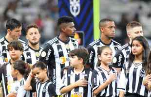 Mascotinhos do Atltico no jogo contra o Juventude, no Mineiro, pelo Campeonato Brasileiro de 2022