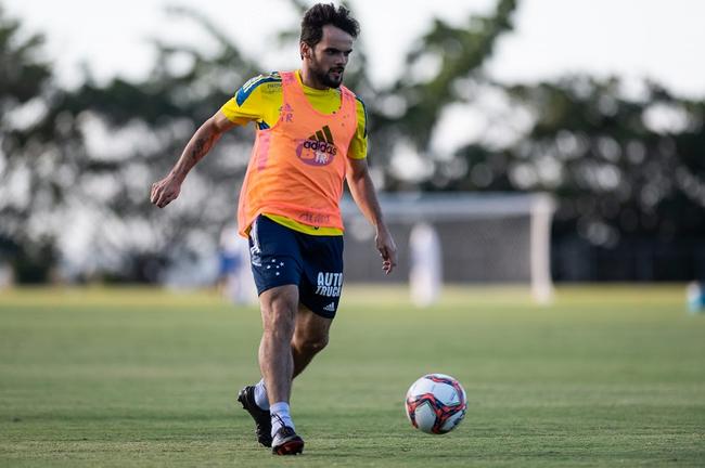 Lateral de 31 anos desfalcará a Raposa nos próximos jogos