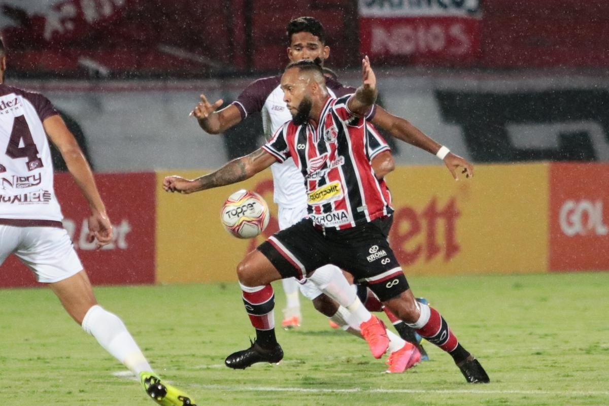 No Arruda, Jacuipense saiu na frente, com Railan. Mayco Félix, com dois gols, virou para o Santa. Os dois gols de Dinei, viraram novamente o placar, mas, nos minutos finais, Toty empatou para o Tricolor.