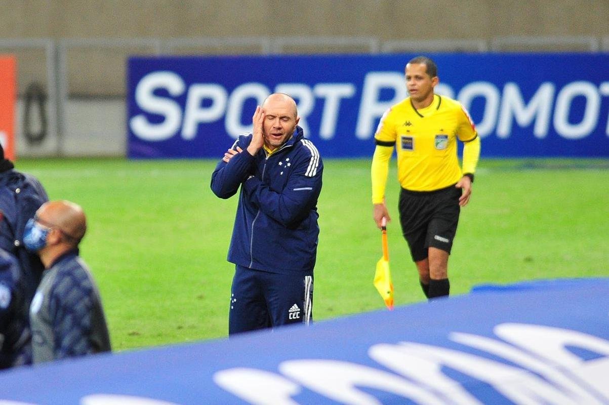 Fotos de Cruzeiro x Londrina, no Mineiro, pela 15 rodada da Srie B