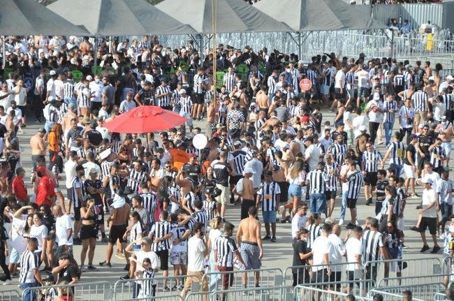 Fotos da chegada da torcida do Atltico ao Mineiro para o clssico contra o Cruzeiro pela nona rodada do Mineiro 