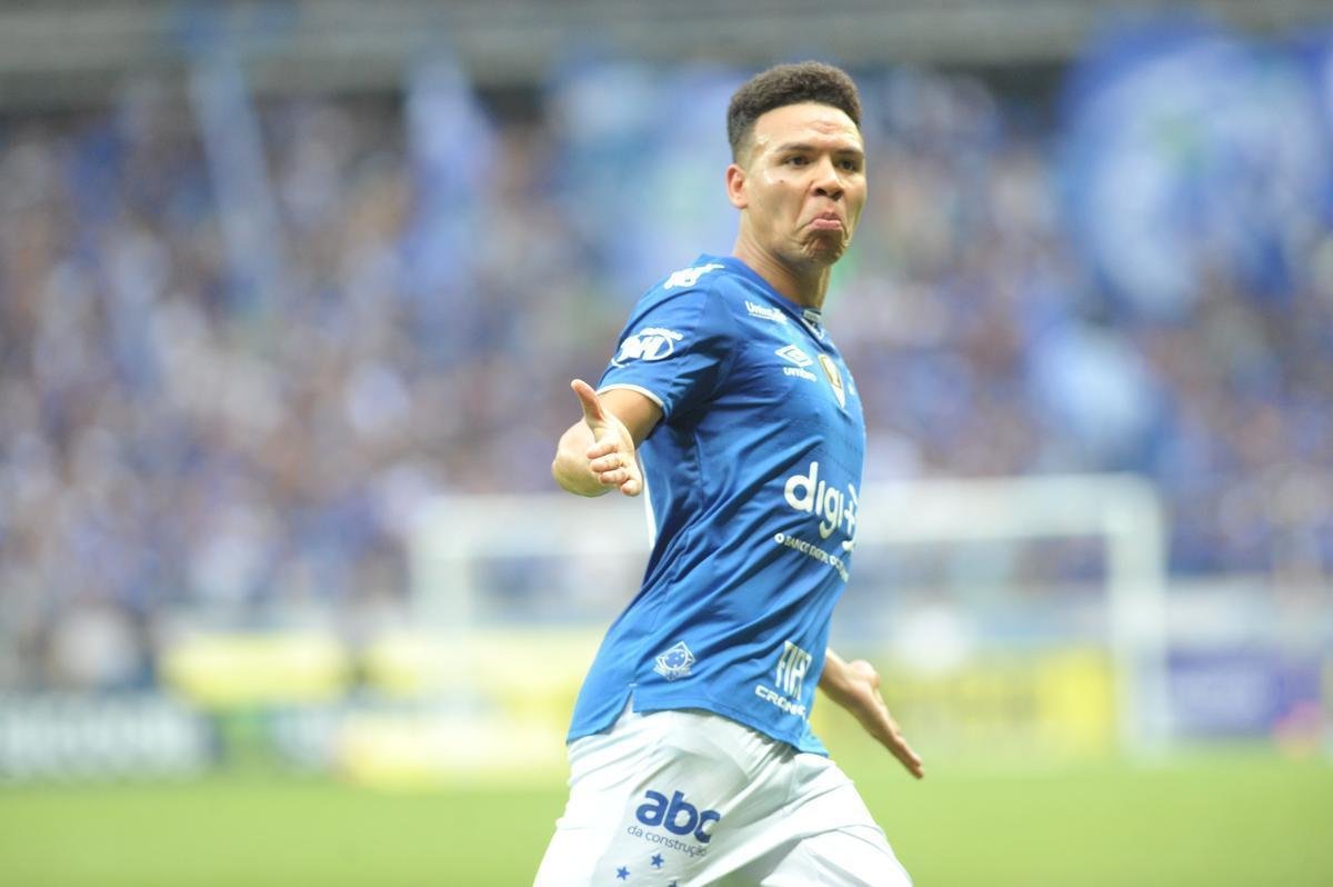 Marquinhos Gabriel abriu o placar para o Cruzeiro aos 45 do primeiro tempo, em chute no canto direito de Victor que ainda desviou no zagueiro atleticano Leonardo Silva