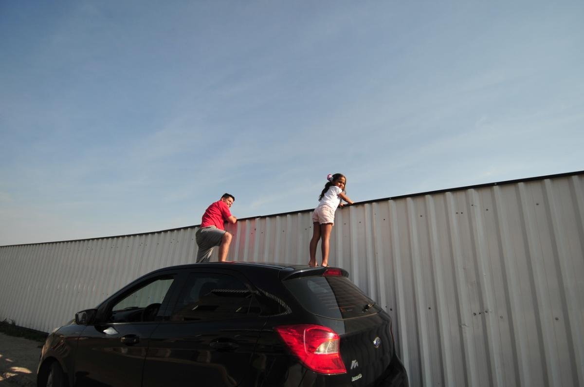 Novas fotos da construo da Arena MRV, estdio do Atltico, no bairro Califrnia, em Belo Horizonte. Nos arredores, curiosos fazem o que podem para ver o andamento das obras. (Alexandre Guzanshe/EM/D.A Press)