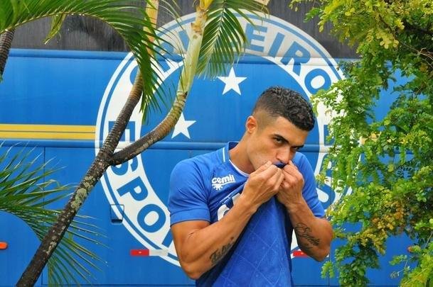 Cruzeiro apresentou o lateral-esquerdo Egdio como novo reforo para a temporada 2018