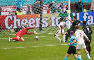 Eurocopa: fotos do gol do inglês Sterling sobre a Alemanha